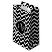 Monogrammed Zwart & Wit Geometrisch Zigzag Chevron Klein Cadeauzakje (Voorkant Gekanteld)