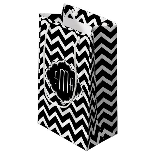Monogrammed Zwart & Wit Geometrisch Zigzag Chevron Klein Cadeauzakje (Voorkant Gekanteld)