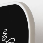 Monogrammed zwarte pickleball paddle (Links Detail)