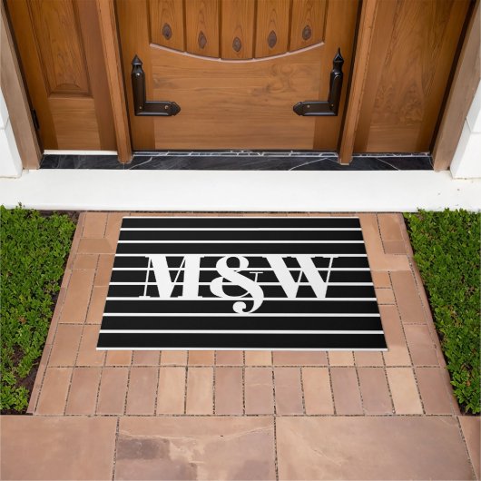 Monogrammed zwarte witte strepen aangepaste initia deurmat (Buiten)