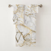Monogrammen Initialen Gold White Grey Marble Bad Handdoek (Insitu)