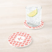 Monogrammen koraalroze quatrefoliepatroon zandsteen onderzetter (Zijkant)