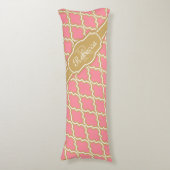 Monogrammen roze en goudrooster lichaamskussen (Voorkant Verticaal)