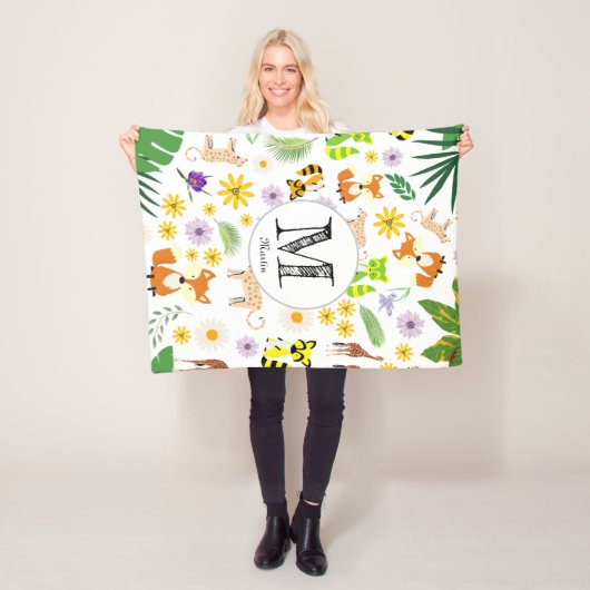 Monogrammen schattig safari patroon raccoons wit fleece deken (In situ)