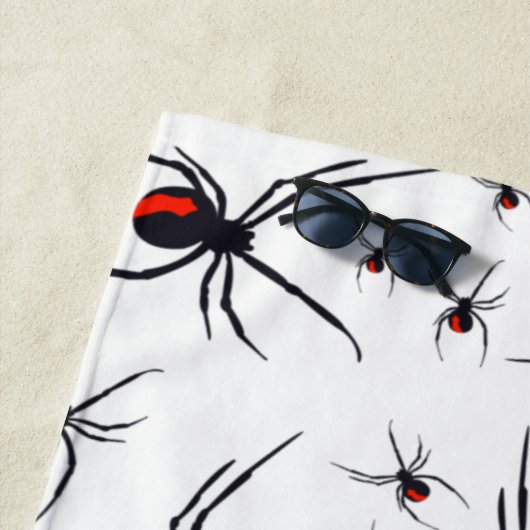 Monogrammen van het rode en zwarte spinpatroon strandlaken (In situ)