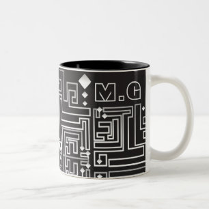 Monogrammen zwart-wit maze Pattern Tweekleurige Koffiemok