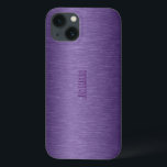 Monogrammetallisch Paars geborsteld aluminium blik iPhone 13 Hoesje<br><div class="desc">Diepe paarse tinten metallisch geborsteld aluminium. Beschikbaar voor andere producten en 8 verschillende kleuren.  en optioneel monogram</div>