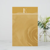 Monogrammofoongetande Roos op karper Briefpapier (Staand voorkant)