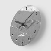 Monogrammuurklok met hart op strandzand ronde klok (Hoek)