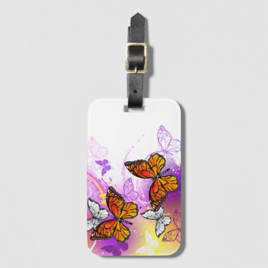 Monogramvlinders op paarse achtergrond bagagelabel (Voorkant (verticaal))