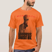 Monsanto: Vertrouw ons op donker shirt (Voorkant)