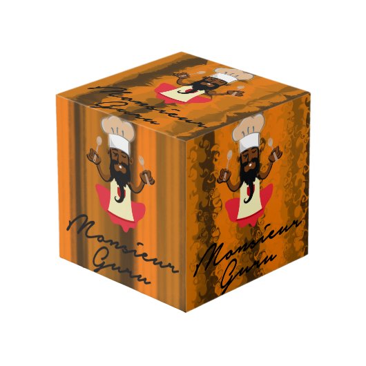 Monsieur Guru Kubus (Voorkant hoekig)