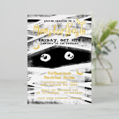 Monster Bash | Zwarte & Witte Mummie Halloween Fee Folie Uitnodiging (Staand Voorkant)