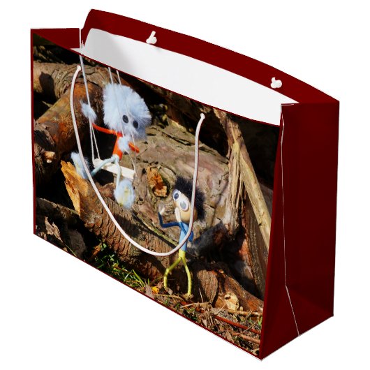 Monster Fubby op schommel. Groot Cadeauzakje (Achterkant Gekanteld)