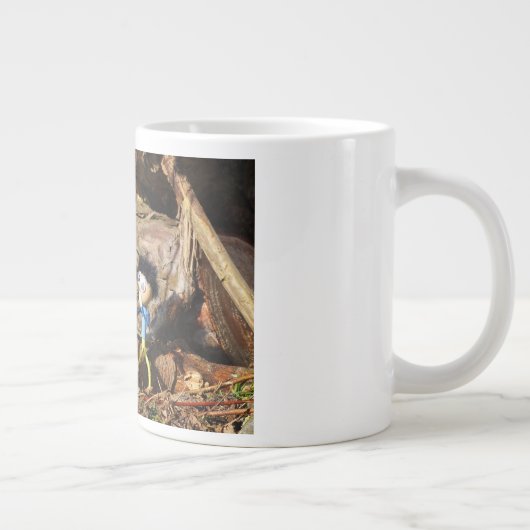 Monster Fubby op schommel. Grote Koffiekop (Rechts)