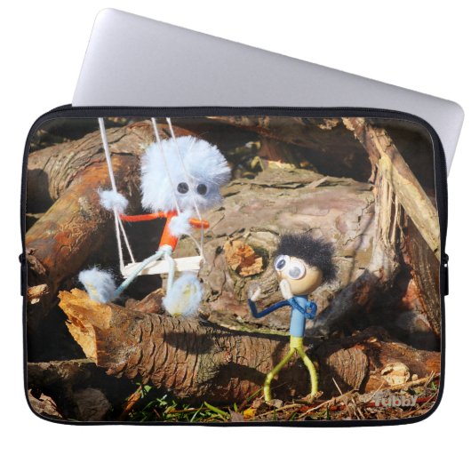 Monster Fubby op schommel. Laptop Sleeve (Voorkant)