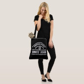 Monster Hunter Zegel Verweerde Typografie Tote Bag (Op model)