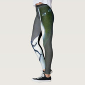 Monster in Leggings voor doorgang (Links)