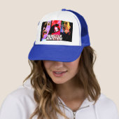 MONSTER MOVIETHON Seizoen 2 Banner Trucker Hat Pet (In situ)