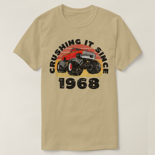 Monster Truck-chauffeur die het sinds 1968 loodst T-shirt (Design voorkant)