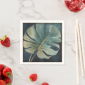 Monstera blad met gouden detail en donkerblauw servet (Insitu)