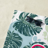 Monstera-blad Tropische Palm Boomroze Script Naam Strandlaken (In situ)