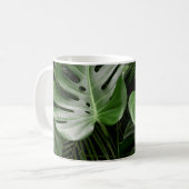 Monstera bladeren, luxe tropische lay-out. koffiemok (Voorkant links)