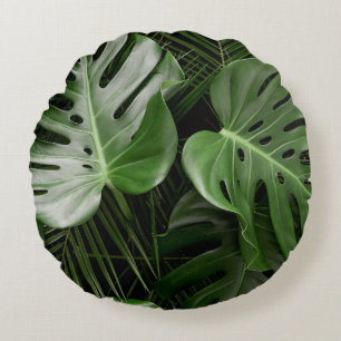 Monstera bladeren, luxe tropische lay-out. rond kussen