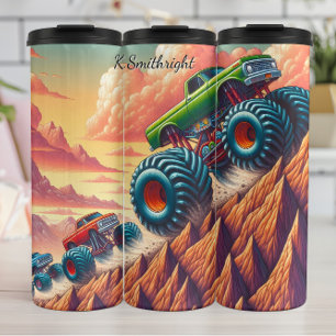 Monstertrucks beklimmen woestijnheuvels thermosbeker