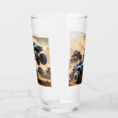 Monstertrucks racen in de woestijn, glas (Rechts)