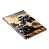 Monstertrucks racen in de woestijn, notitieboek (Rechterzijde)