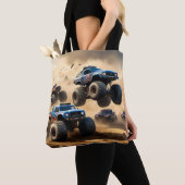 Monstertrucks racen in de woestijn, tote bag (Dichtbij)