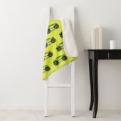 Monstervrachtwagen op kalkgroen sherpa deken (In situ)