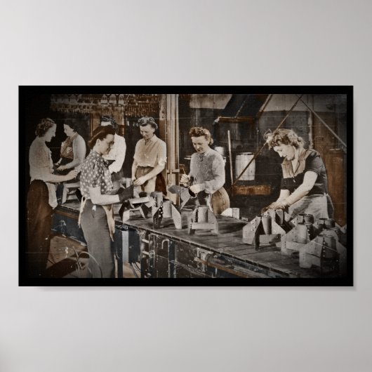 Montage Munitions Factory Workers 1945 Poster (Voorkant)