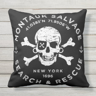 Montauk Salvage Company Pillow Buitenkussen