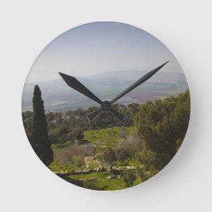 Monteer de tablet, plaats van de bijbelse transfig ronde klok