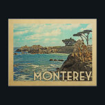 Monterey Briefkaart California Vintage Travel<br><div class="desc">Monterey California design in Vintage Travel-stijl,  met een kustgebied met de Stille oceaan en de schilderachtig rotsachtige kust van Californië.</div>