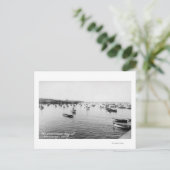 Monterey, CA - Bay met honderden houten boten Briefkaart (Staand voorkant)