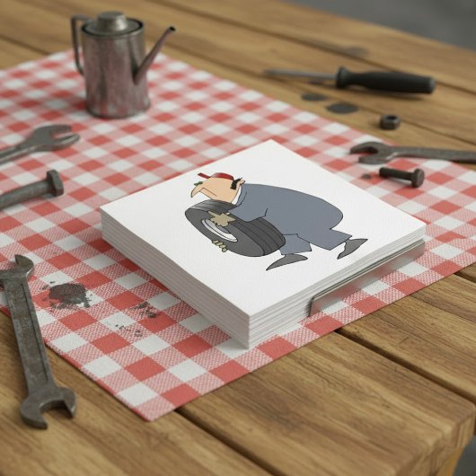 monteur met een papieren bandenservet servet