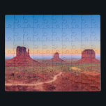 Monument Valley Grand Canyon Utah USA Sunset Puzzel<br><div class="desc">Deze verbluffende puzzels in de puzzel zijn uitgerust met een zacht zonsondergang Monument Valley Navajo Tribal Park in het Grand Canyon National Park, Verenigde Staten. #monumentvalley #grandcanyon #grandcanyonnationalpark #desert #butte #nationalpark #usa #america #unitedstatesofamerica #schilderachtig #reis #vakantie #outdoorn #mountains #igtah #igjigjigjigtah #puzzle #jigsawpuzzle #gifts #pret #stockingstuffers #games #landscape #natuur #sandstone #sunset...</div>