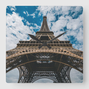 Monumenten   Looking Up at the Eiffel Tower Vierkante Klok