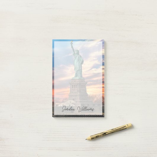Monuments | The Statue of Liberty Post-it® Notes (Op bureau)