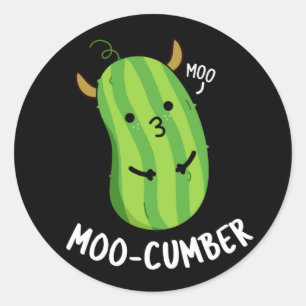 Moo-cumber Funny Veggie Cucumber Pun Dark BG Ronde Sticker