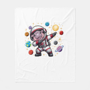 Moo Deng-astronaut dobbert in kosmische ruimte Fleece Deken