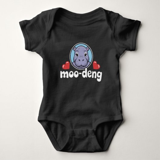 Moo Deng Bouncy Pig in het Thaise Afbeelding Baby Romper (Voorkant)