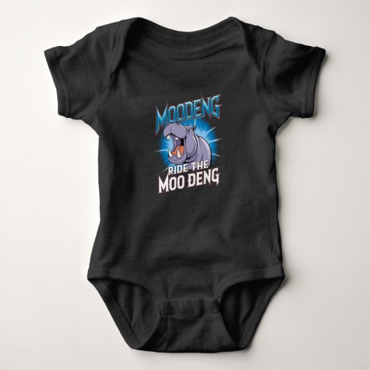 MOO DENG Hippo Ride The MOO DENG Romper (Voorkant)