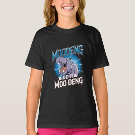 MOO DENG Hippo Ride The MOO DENG T-shirt (Voorkant)