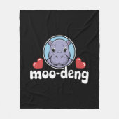 Moo Deng Stuiterend Varken in Thaise Afbeelding Ba Fleece Deken (Voorkant)