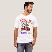 Moo-ry Christmas Cow in Plaid Truck Holiday design T-shirt (Voorkant volledig)