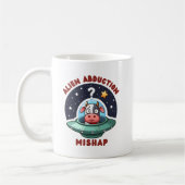 Moo-ved by Error: Verwarde Koe Ontvoering Koffiemok (Links)